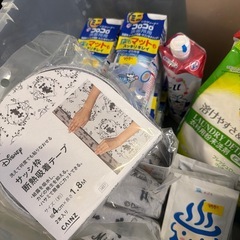 東Z#411 雑貨アソートセット 洗剤 洗濯バサミ サッシ枠断熱吸着テープ  コロコロ 排水溝ぬめり取り剤 角質足裏パック 入浴剤 など！の画像