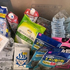 東Z#411 雑貨アソートセット 洗剤 洗濯バサミ サッシ枠断熱吸着テープ  コロコロ 排水溝ぬめり取り剤 角質足裏パック 入浴剤 など！の画像