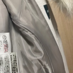 FOX毛皮の襟付きファーコートの画像