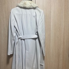 FOX毛皮の襟付きファーコートの画像