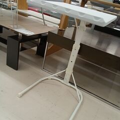 リユースのサカイ栃木店★ジモティ割あり★  テーブル ライトグレー W43×D43×H58.5～70.5 クリーニング済み TC11835の画像