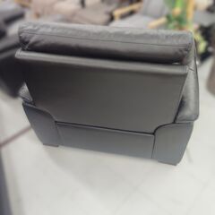 複数在庫あり! 1人掛けソファ 幅105cm×奥行97cm×高さ91cm 黒/ブラック 1Pソファ 状態良好 ソファ 革製 パーソナルチェア ② 苫小牧西店の画像