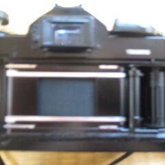 フィルム一眼レフカメラ Canon A-1 ブラック、ストラップ付き、レンズキャップあり。の画像