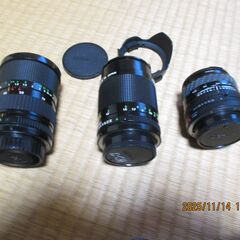 フィルム一眼レフカメラ Canon A-1 ブラック、ストラップ付き、レンズキャップあり。の画像