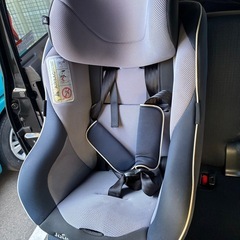 車用のチャイルドシートの画像