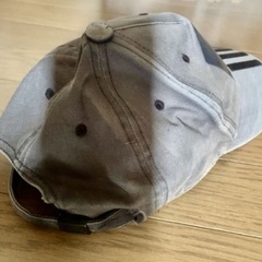 adidasキャップの画像