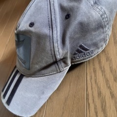 adidasキャップの画像
