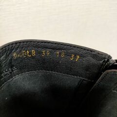 GEOX  ジェオックス  ブラック ロングブーツ レディース きれいめ 着回し 厚底風 ジップ仕様   シンプル ボタン デザイン ジップ付き おしゃれ 合皮 本革風 きれいめ カジュアル ブーツ 251205-8Yの画像