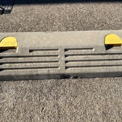 【4つセット、一つから取引可】車止めブロック（置くだけ）の画像