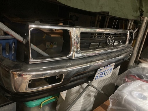 ハイラックス　フロントバンパー