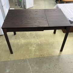 ダイニングテーブルの画像