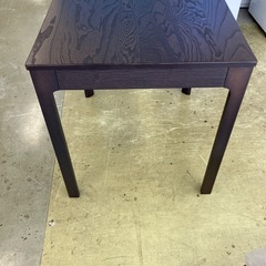 ダイニングテーブルの画像