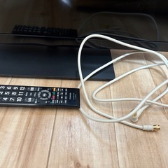 Toshiba テレビ32インチ　アンテナケーブル付きの画像