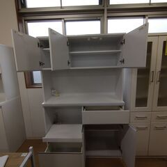 リユースのサカイ浦和店【F443】★食器棚3枚扉 土井インテリアの画像