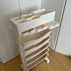 書類や文房具の収納の画像