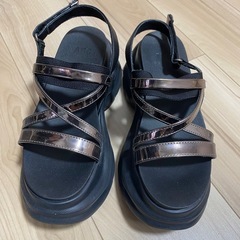 厚底サンダルレディースの画像