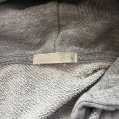 UNIQLO グレーパーカーの画像