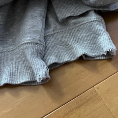 UNIQLO グレーパーカーの画像