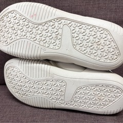 楽履き 厚底スニーカー ホワイト サイズ39 幅広の画像