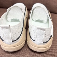 楽履き 厚底スニーカー ホワイト サイズ39 幅広の画像