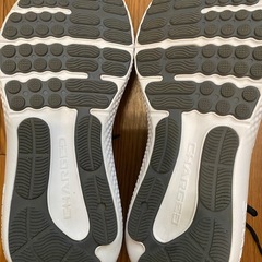 UNDER ARMOURメンズ UAチャージド サージ4 エクストラワイドランニングシューズの画像