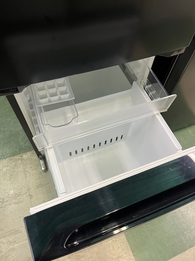 ジャングルジャングル貝塚店　156L  冷蔵庫　ワールプールジャパン　YRZ-F15J  2023年製　黒　2ドア　右開き　クリーニン