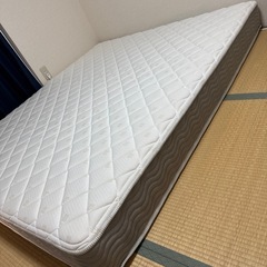 【美品】クイーンサイズ　マットレスの画像