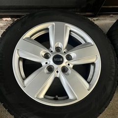 ミニクーパー　スタッドレスタイヤ16インチMINIロゴ付きホイールの画像