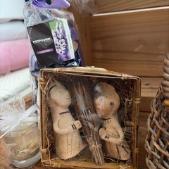 パイン無垢材小物入れ、ワイヤーラック、置物等の画像