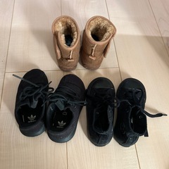 子供の靴の画像