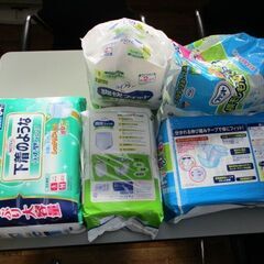 大人用紙オムツセットS～Lサイズ（58㎝～110㎝）　合計９１枚　未開封７２枚　開封済１９枚の画像