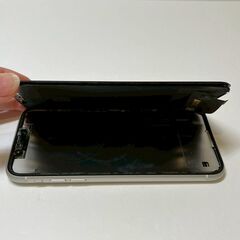 iPhone XR｜ホワイト｜画面割れ・液晶破損・分解歴あり（ジャンク）の画像