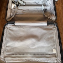 無印　スーツケース　タイヤロック付き　滑らかキャスターの画像