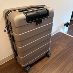 無印　スーツケース　タイヤロック付き　滑らかキャスターの画像