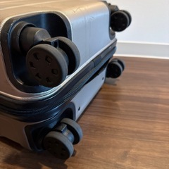 無印　スーツケース　タイヤロック付き　滑らかキャスターの画像