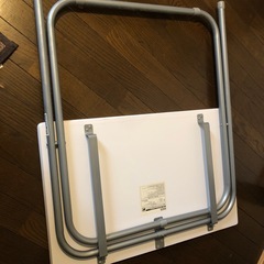 美品　折りたたみデスクの画像
