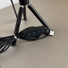 スマホフォルダーとライトの画像