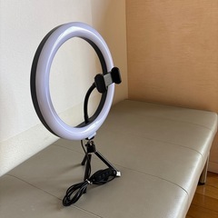 スマホフォルダーとライトの画像