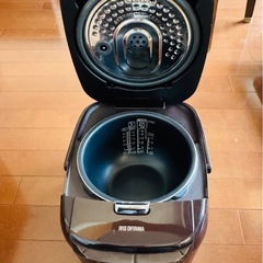 炊飯器5.5合　アイリスオーヤマ RC-IH50-Tの画像