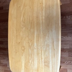 折りたたみ式テーブルの画像