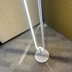 LED照明 フロアランプ 白の画像