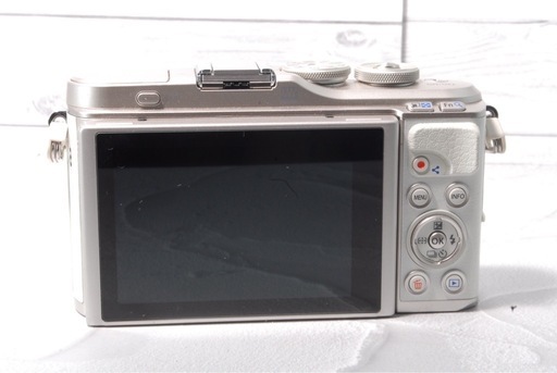 オリンパス E-PL10 望遠レンズ Wi-Fi機能搭載 スマホ転送らくらく❣️ オリンパス E-PL10 望遠レンズ Wi-Fi機能搭載 スマホ転送らくらく❣️