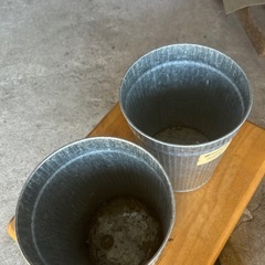 ブリキのゴミ箱　スチール　鉄製　2個
の画像