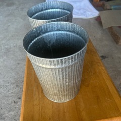 ブリキのゴミ箱　スチール　鉄製　2個
の画像