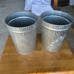ブリキのゴミ箱　スチール　鉄製　2個
の画像