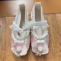 キャサリンコテージ 刺繍シューズ ホワイト 17センチの画像