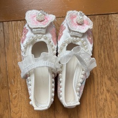 キャサリンコテージ 刺繍シューズ ホワイト 17センチの画像
