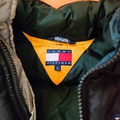 トミーフィルガー・ダウンベストMen's　暖かいです😊差し色でオサレ👍の画像