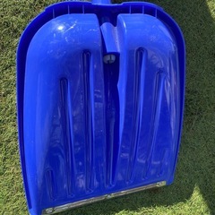 雪かきスコップ　未使用ですが保管時の傷、汚れあり　の画像