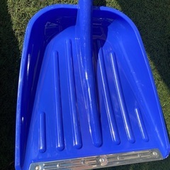 雪かきスコップ　未使用ですが保管時の傷、汚れあり　の画像